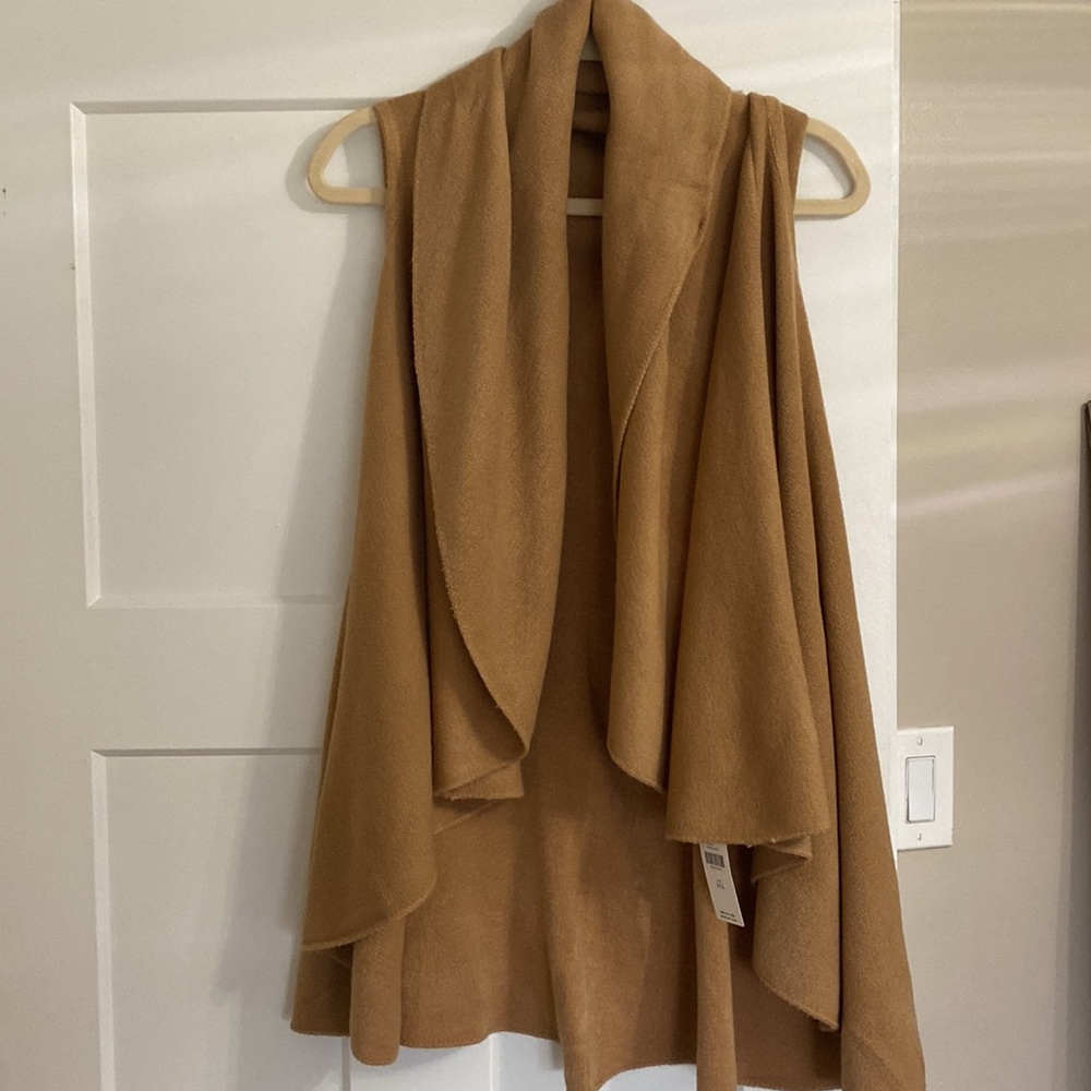 Anthropologie top/sleeveless cardigan